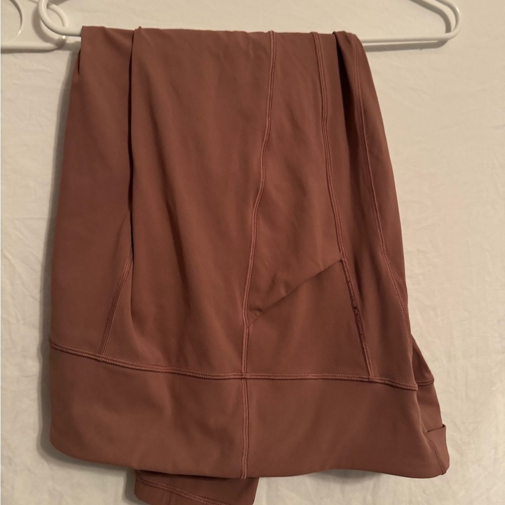Lululemon crop yoga leggings pants size 10/12 in Rose. 23”